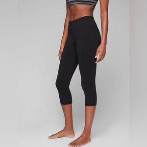 ATHLETA HIGH RISE CHATURANGA CAPRI PANTS Size Small